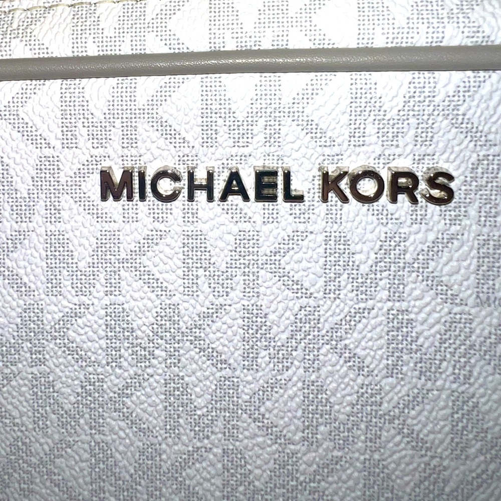 NEW WITHOUT TAGS 🤍🤍🤍MICHAEL KORS CAMERA BAG, DOUBLE ZIPPER CROSS BODY